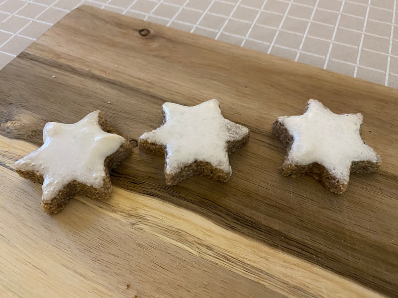 Cinnamon stars with rapeseed lecithin